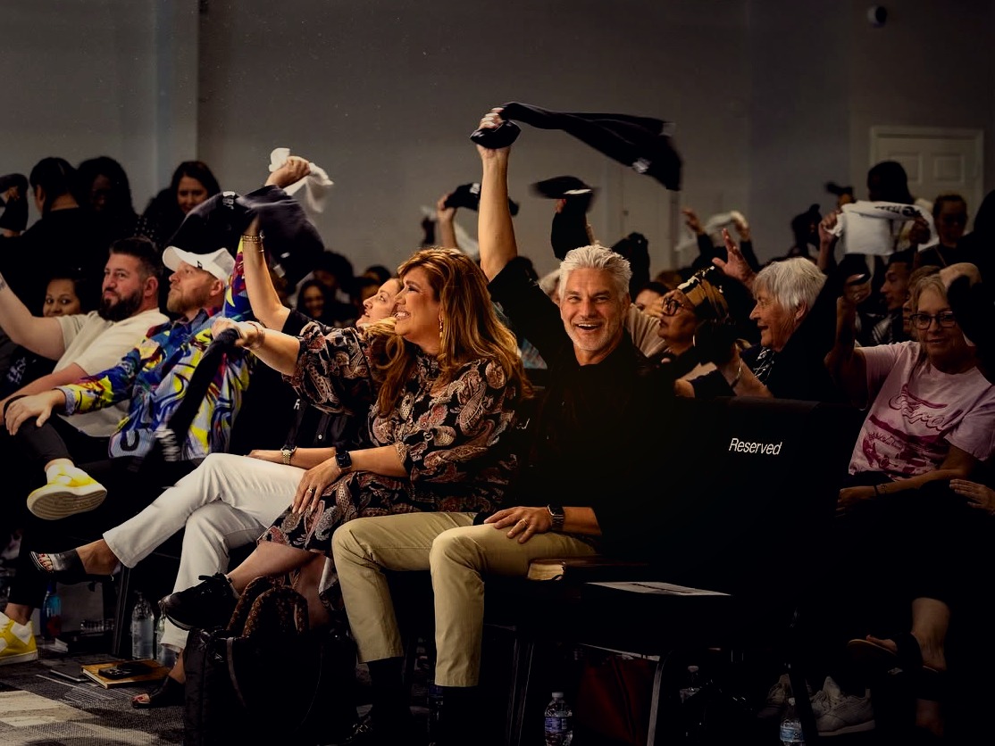 The congregation worshiping during Pure Conference